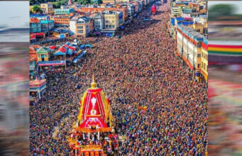 Jagannath Rath Yatra 2026: झमाझम बारिश के बीच जय जगन्नाथ के जयघोष से गूंजा पुरी, लाखों श्रद्धालुओं ने किए दिव्य रथों के दर्शन