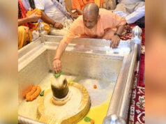मुख्यमंत्री योगी ने श्रावण मास के प्रथम दिन बाबा विश्वनाथ और काल भैरव मंदिर जाकर किया दर्शन-पूजन