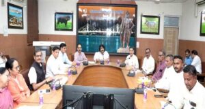 प्रदेश में दुग्ध उत्पादन और पशुपालन के लिए योजनाओं की जानकारी प्रत्येक पशुपालक तक पहुँचाएं : प्रमुख सचिव उमराव