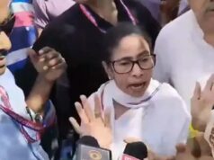 ममता बनर्जी के काफिले पर हमला, भीड़ ने कीचड़, जूते-चप्पल और बोतलें फेंकी