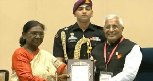 उज्जैन के सतीश दवे को राष्ट्रपति मुर्मू ने किया सम्मानित, पांच दशक की रंगयात्रा को मिला राष्ट्रीय पुरस्कार