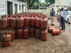 Bilaspur में बड़ी कार्रवाई: बालाजी गैस एजेंसी से 939 सिलेंडर जब्त, बुकिंग के बाद भी नहीं हो रही थी डिलीवरी