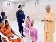 सीएम योगी ने महिला को गाय देने और दिव्यांग की भूमि से अवैध कब्जा हटाने का दिया निर्देश