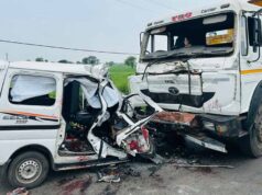 धार में दर्दनाक सड़क हादसा, गुजरात के युवकों की वैन को ट्रॉले ने मारी टक्कर; 6 की मौत