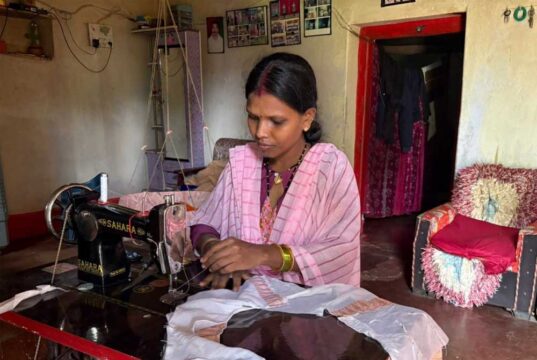महतारी वंदन योजना से मिली आर्थिक संबल की ताकत, बचत से खरीदी सिलाई मशीन