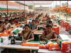 आजादी के रंग से संवर रही 30 हजार महिलाओं की जिंदगी, हर घर के लिए बना रहीं तिरंगा