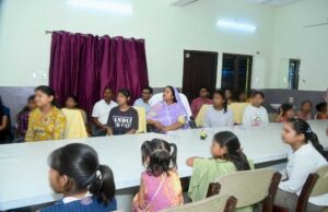 मंत्री लक्ष्मी राजवाड़े ने बालिका गृह की बेटियों के साथ सुनी ‘मन की बात’ ’