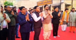 विश्वभूषण मिश्र का तबादला, काशी विश्वनाथ मंदिर के नए CEO की तलाश तेज
