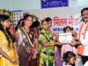 फूल लेकर आए नन्हे कदम, उप मुख्यमंत्री ने बच्चों को गोद में उठाया, बच्चों की मासूमियत ने जीता दिल