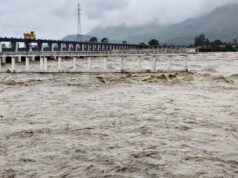 यूपी में भारी बारिश से उफनी नदियां, 7 जिलों में बाढ़ का अलर्ट