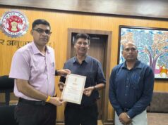 सशस्त्र सेना झंडा दिवस निधि में उत्कृष्ट योगदान के लिए कलेक्टर रत्नाकर झा सम्मानित