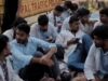 भोपाल में 3 दिन से सड़क पर डॉक्टर्स, MP में OPD-OT ठप; स्टाइपेंड बढ़ाने पर अड़े इंटर्न