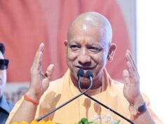 योगी सरकार का बड़ा स्वास्थ्य कवच, कई वर्गों को परिवार सहित कैशलेस इलाज मुहैया कराया