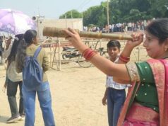 वाराणसी एयर शो में उमड़ा जनसैलाब, राफेल-सुखोई की कलाबाजियां देखने गंगा किनारे पहुंचे लाखों लोग