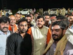 मुख्यमंत्री डॉ. यादव ने बरेला में सड़क किनारे लगी दुकान पर पी चाय