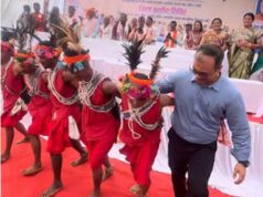 सेवा संकल्प अभियान में कलेक्टर ने ग्रामीणों संग किया मांदरी नृत्य