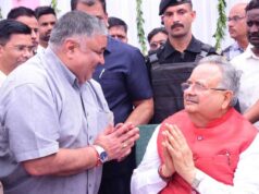 विधानसभा अध्यक्ष डॉ. रमन सिंह को जन्मदिन की बधाई देने पहुंचे पर्यटन मंत्री राजेश अग्रवाल