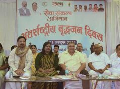 अंतर्राष्ट्रीय वृद्धजन दिवस पर सियानगुड़ी में बुजुर्गों का सम्मान, राजेश अग्रवाल ने शॉल-फल भेंट कर लिया आशीर्वाद